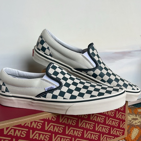 Vans WMNS Classic Slip-On
Checkerboard Green/True White 
VN000BVZBGN
Sneakers - Picture 7 of 16